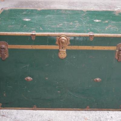 Vintage green metal trunk/footlocker