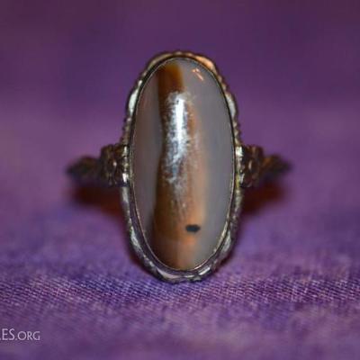 Ring with polished agate