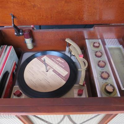 Zenith High Fidelity Turn Table and Radio with Records, all in working order but needs needle and stylus