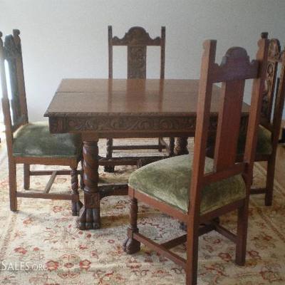 Antique Spanish Dining Table with Carved legs and 2 leaves