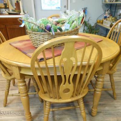 oak kitchen table and four chairs 