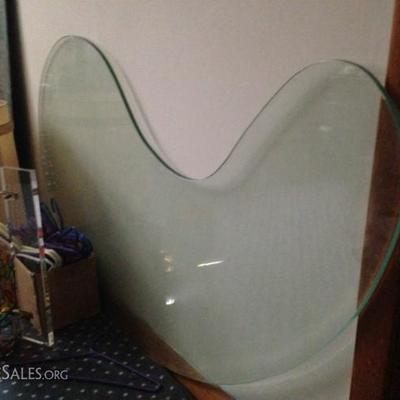 Kidney shaped glass top for coffee table