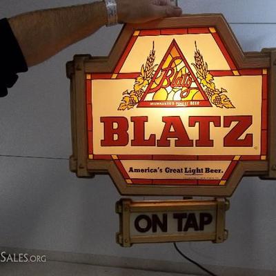 Blatz Lighted Sign
*Great selection of beer light collectibles*