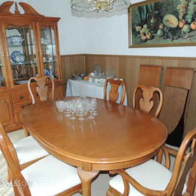 Thomasville Impressions table with two leaves, six chairs, lighted china cabinet, side board with expansion, heat pads