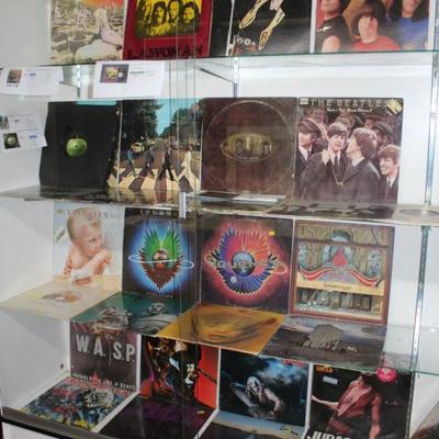 This Week 800to 1000 Vinyl Records 33’s & 45”s
Some of the Artists are:
The Doors, Led Zeplin, Beatles, Van Halen, Rolli