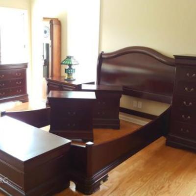 Queen size bedroom suite