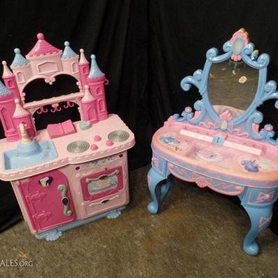 Kids Disney Play Sets  http://www.ctonlineauctions.com/detail.asp?id=393147
