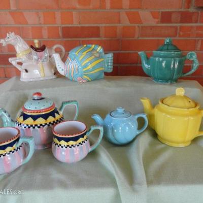 6 colorful teapots

1 horse - Heritage Mint vCollectibles

1 fish

2 USA Pots - green & yellow antiques