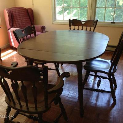 Dining table with 4 chairs - two armed, two without