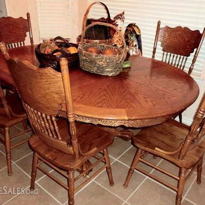 Great condition reproduction oak table and 6 chairs