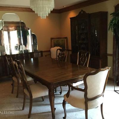 Dining Room Table with 8 chairs  
