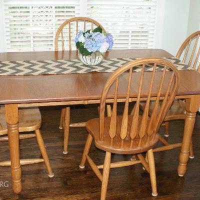 Amish handmade table with leaf and 6 chairs