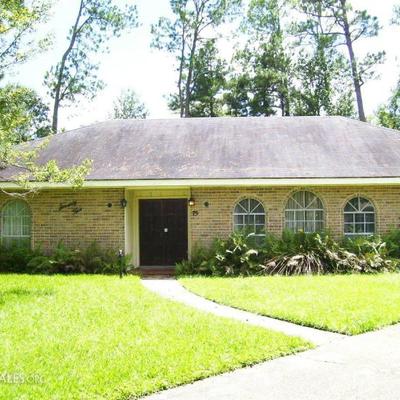Large home in quiet Slidell subdivision