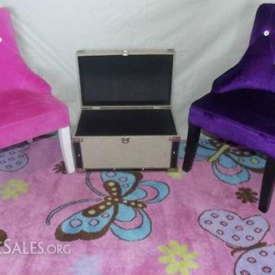 JHA035 Girly Girl Lot - Plush Chairs, Carpet, Trunk
