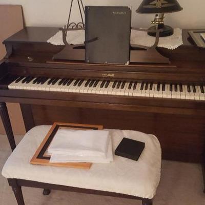 Winterette mahogany piano