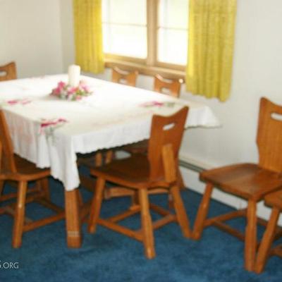RANCH OAK DINNING TABLE AND CHAIRS