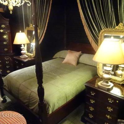 4 pc Thomasville mahogany Rice Plantation bedroom set (bed, nightstands, chest)