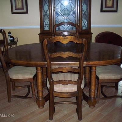 Century Furniture Co. Dining table with 6 chairs and 1 leaf