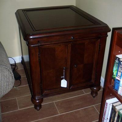 End table with 2 doors