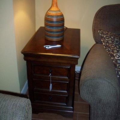 End table with 3 drawers, lamp